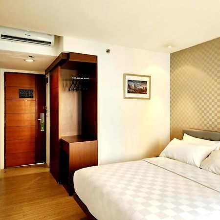 M Hotel Джакарта Экстерьер фото