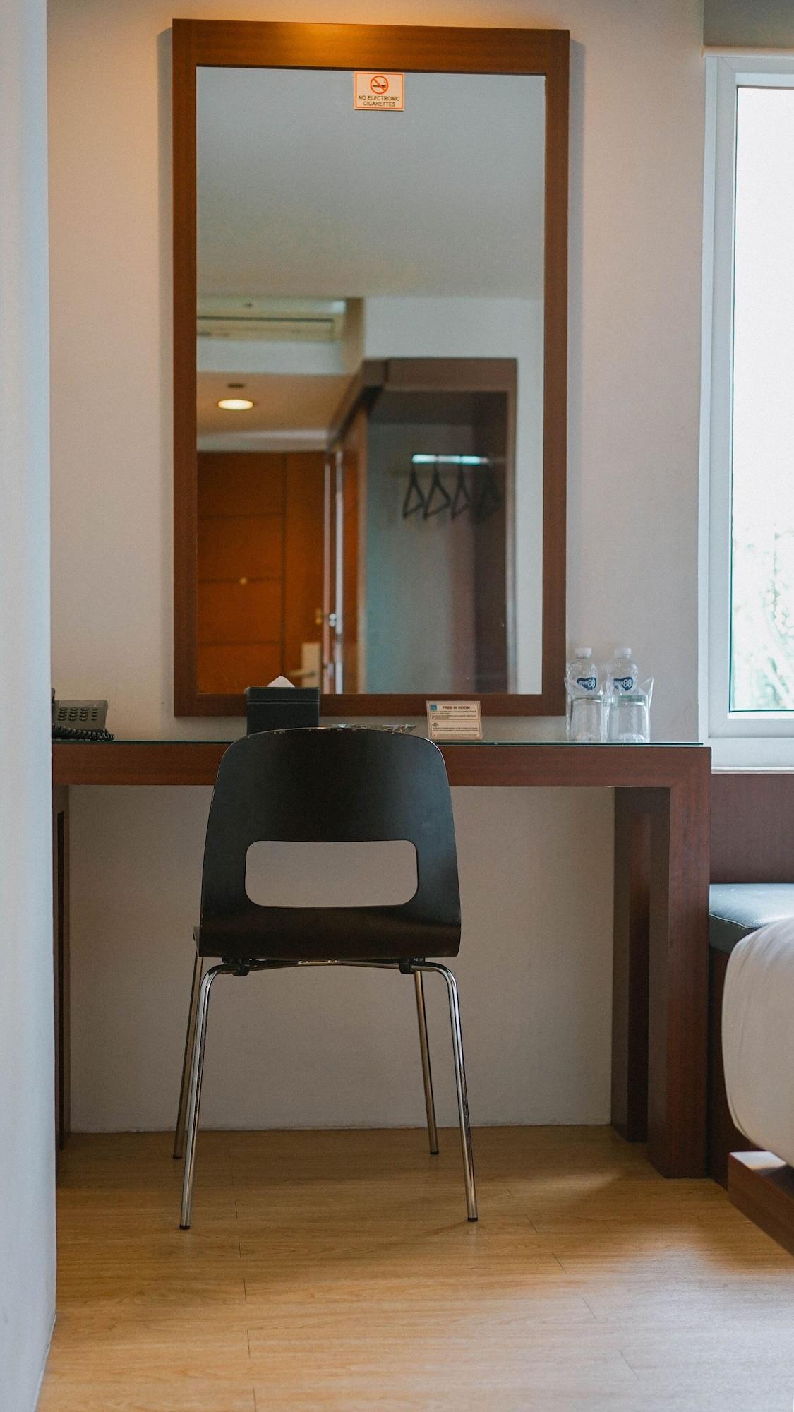 M Hotel Джакарта Экстерьер фото