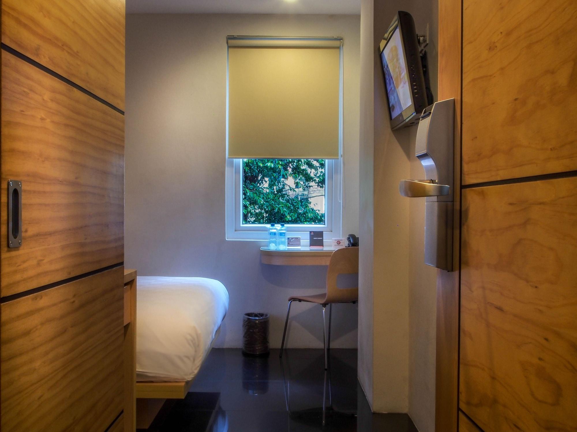 M Hotel Джакарта Экстерьер фото