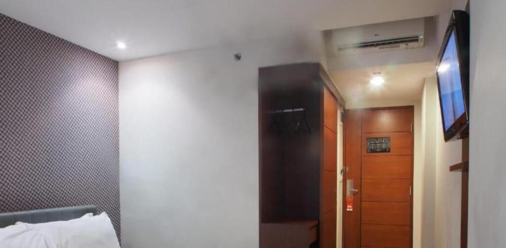 M Hotel Джакарта Экстерьер фото