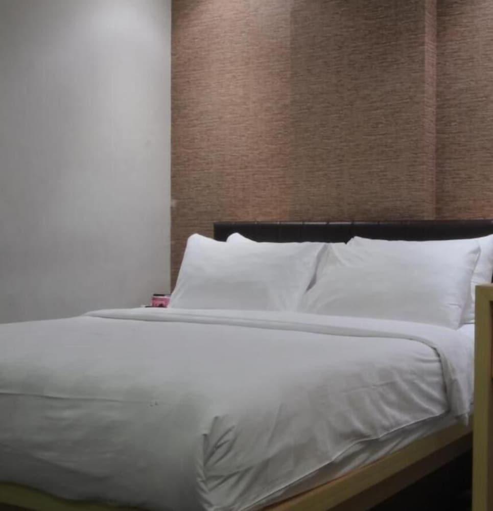 M Hotel Джакарта Экстерьер фото